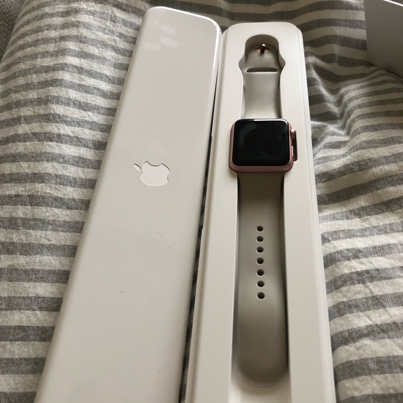 Accessories - Series 1 Apple Watch 42 mm rose gold